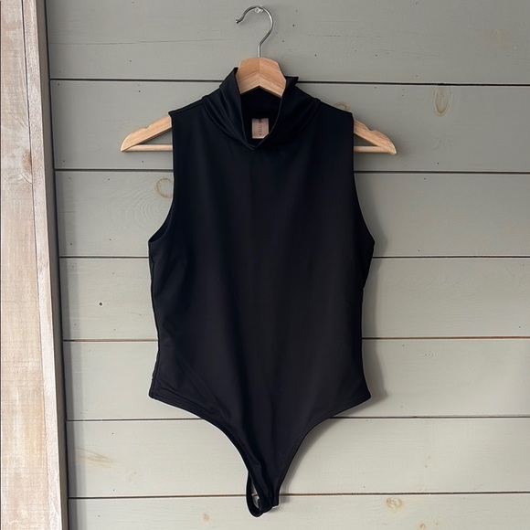 Smash + Tess Black Sleeveless Bodysuit - Picture 3 of 4